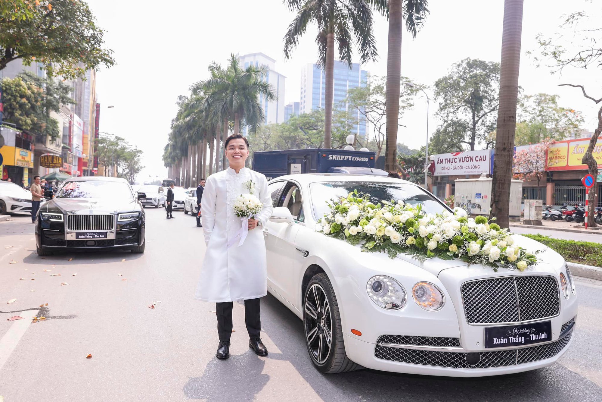Đám cưới siêu xe ở Hà Nội quy tụ cặp Rolls-Royce, Bentley: Hé lộ gia thế khủng của &quot;đàng trai&quot;  - Ảnh 5.
