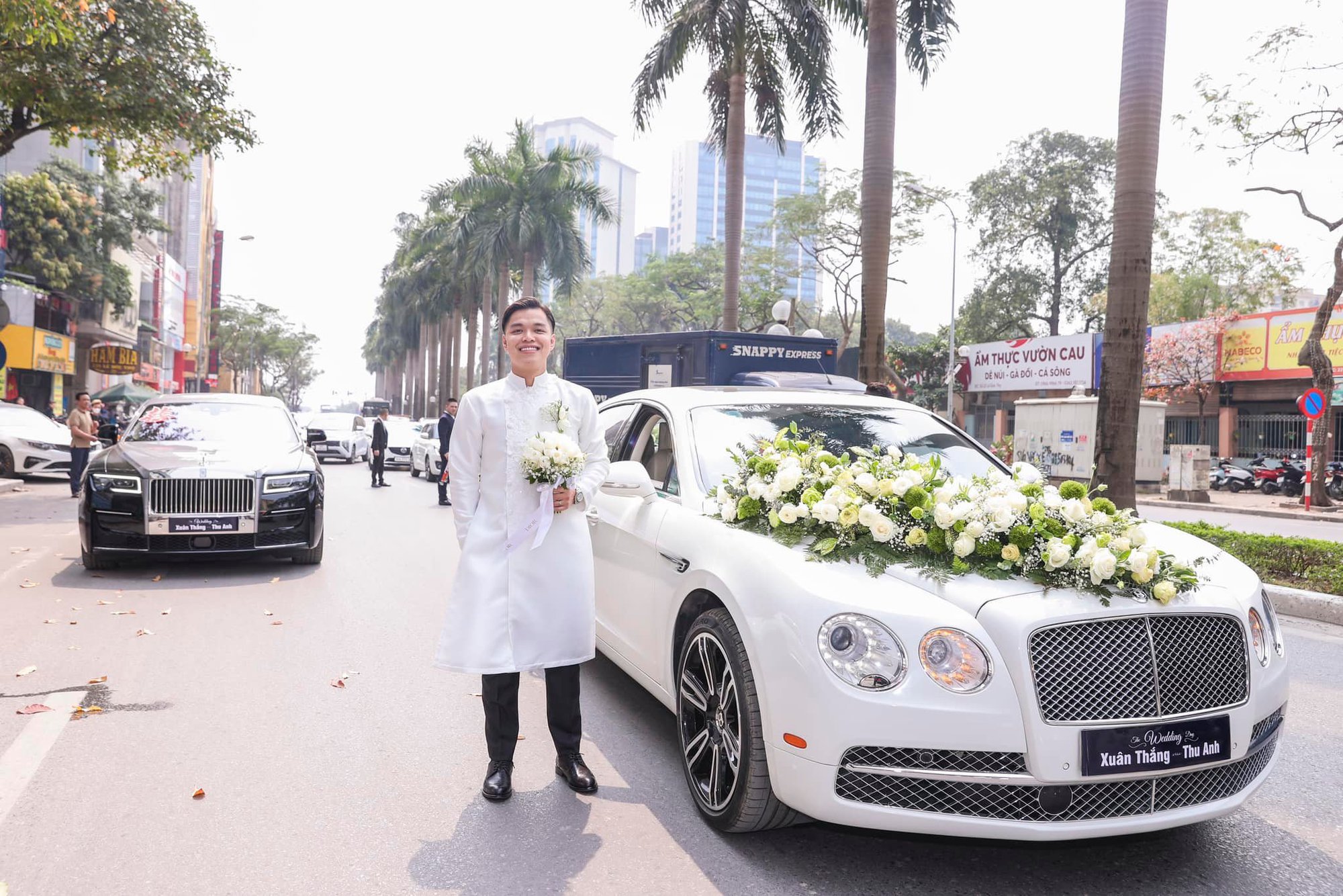 Đám cưới siêu xe ở Hà Nội quy tụ cặp Rolls-Royce, Bentley: Hé lộ gia thế khủng của "đàng trai" - Ảnh 5. Đám cưới siêu xe ở Hà Nội quy tụ cặp Rolls-Royce, Bentley: Hé lộ gia thế khủng của "đàng trai" - Ảnh 5.