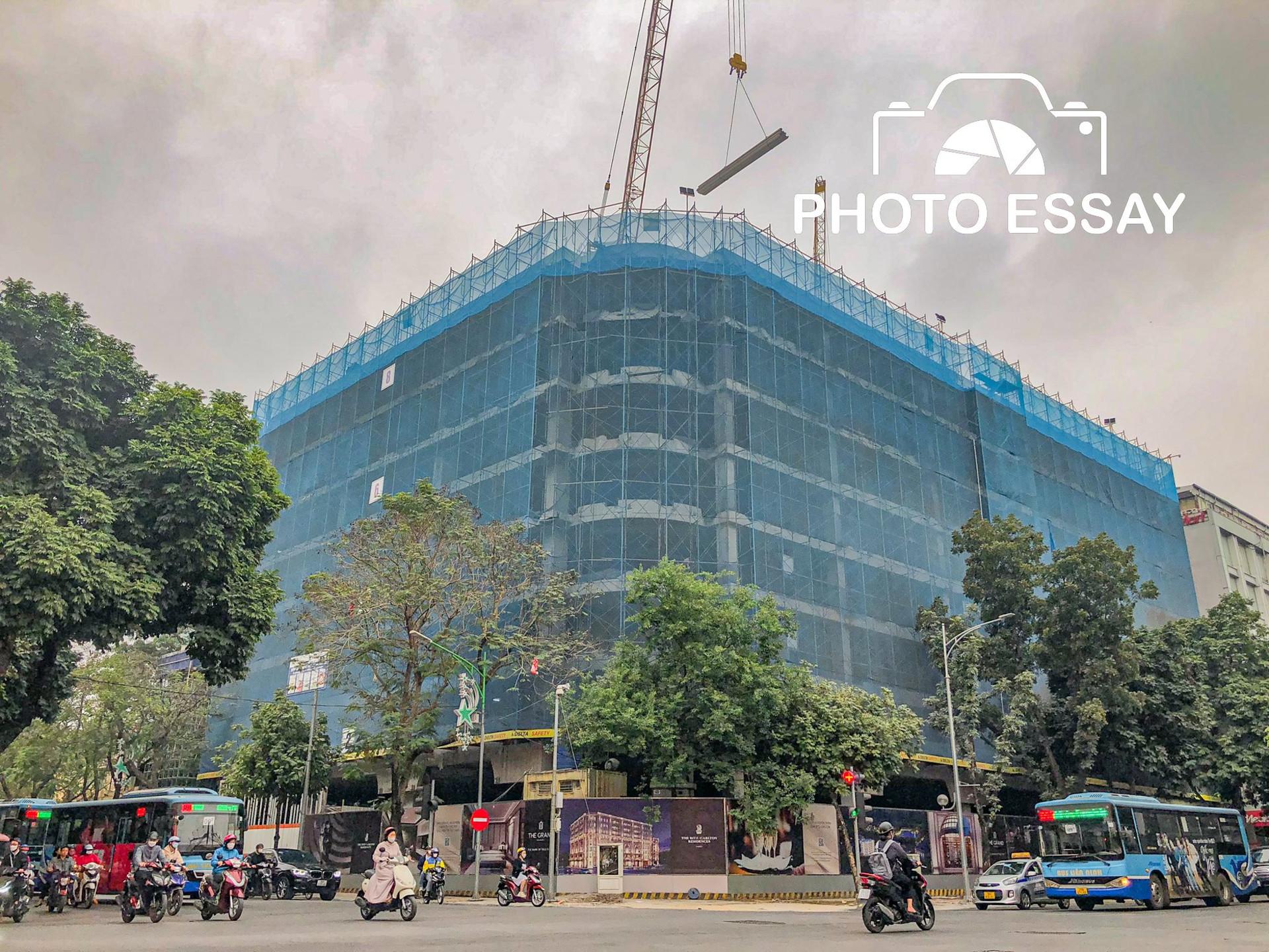 [Photo Essay] Muốn mua căn hộ chung cư mới 3 phòng ngủ khu trung tâm Hà Nội phải có trong tay 10 tỷ đồng - Ảnh 1.