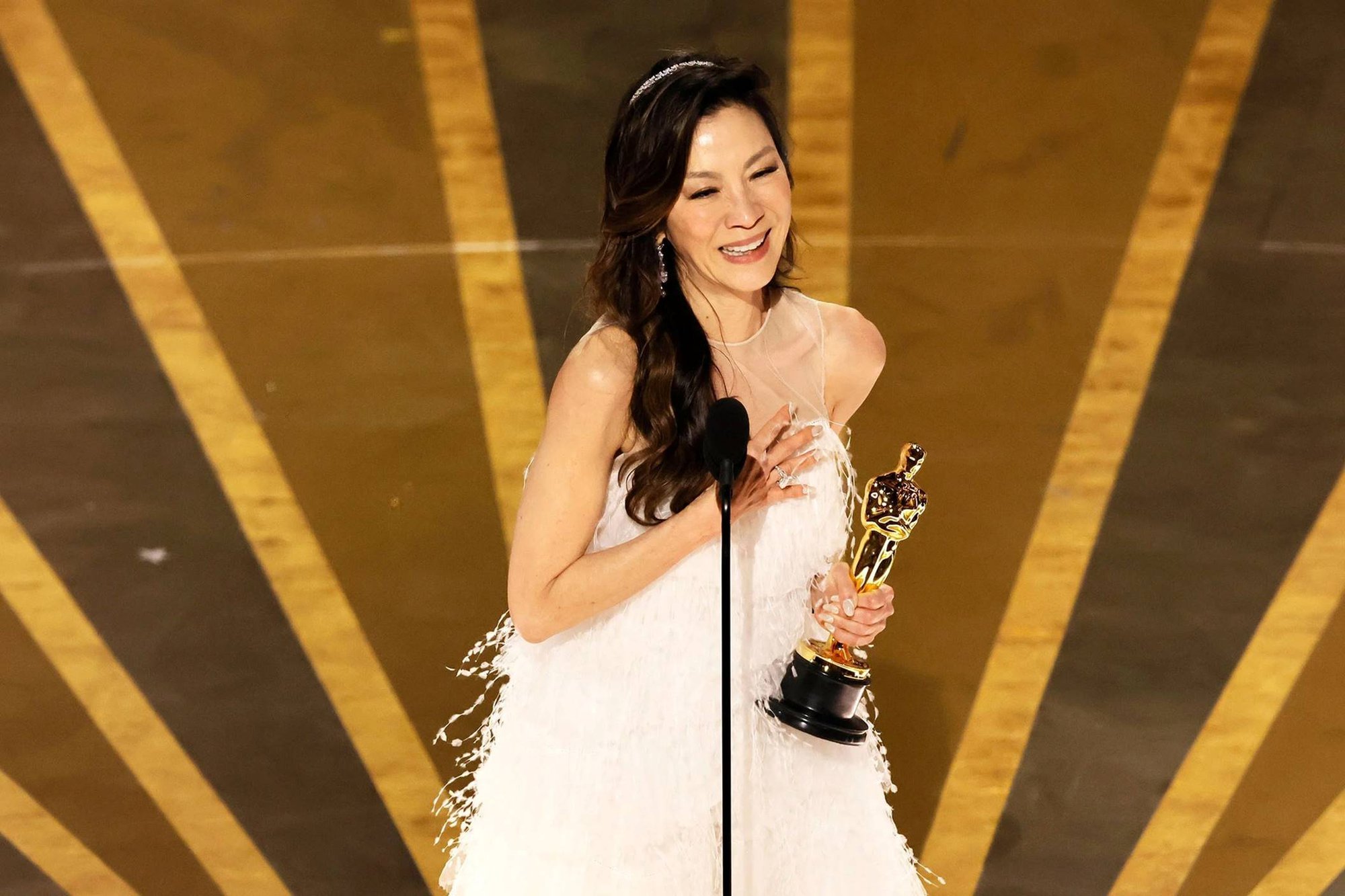 Đằng sau lời phát biểu nhận giải Oscar ở tuổi ngoài 60 của Dương Tử Quỳnh là “triệu điều” nhắn gửi - Ảnh 1.