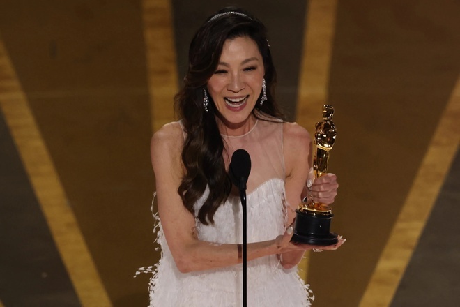 Nữ diễn viên vừa thắng giải Oscar 2023: Từng may mắn thoát khỏi thảm họa 8 năm trước, sở hữu loạt bất động sản triệu đô trên nhiều quốc gia - Ảnh 2. Nữ diễn viên vừa thắng giải Oscar 2023: Từng may mắn thoát khỏi thảm họa 8 năm trước, sở hữu loạt bất động sản triệu đô trên nhiều quốc gia - Ảnh 2.