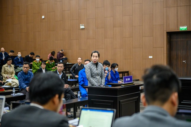 'Siêu lừa' Nguyễn Thị Hà Thành bị đề nghị án tù chung thân, ngân hàng phải trả lại tiền - Ảnh 1.