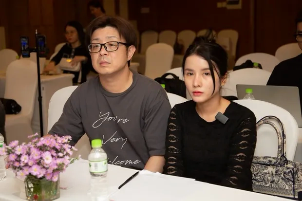 Từ YouTuber "kiếm tiền như nước" 200 triệu đồng/tháng, nhà xe cả BST, bà Nhân Vlog vướng ồn ào với bác sĩ, phải cúi đầu xin lỗi nhưng dư luận vẫn "quay lưng" - Ảnh 2. Từ YouTuber "kiếm tiền như nước" 200 triệu đồng/tháng, nhà xe cả BST, bà Nhân Vlog vướng ồn ào với bác sĩ, phải cúi đầu xin lỗi nhưng dư luận vẫn "quay lưng" - Ảnh 2.