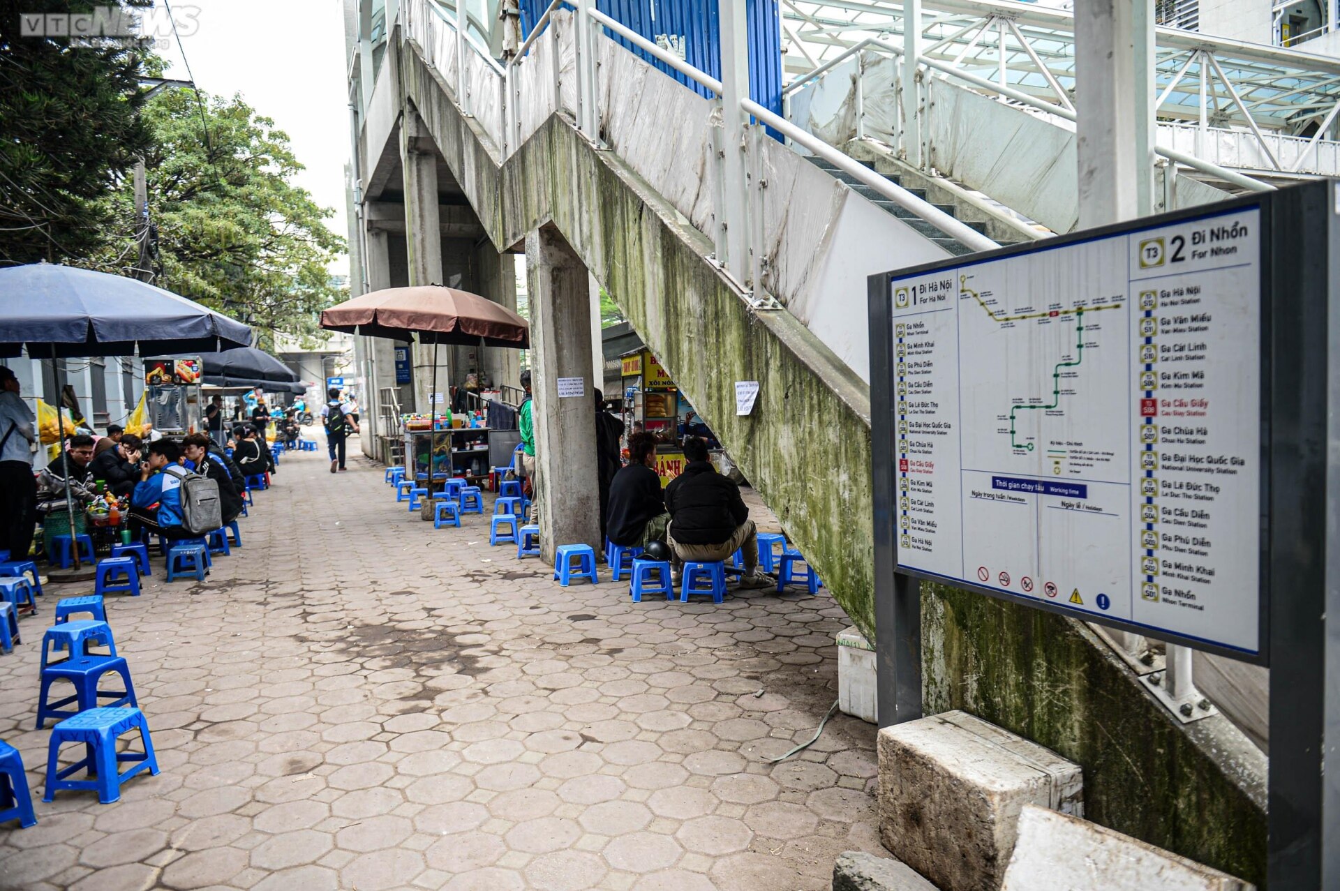 Nhà ga tuyến đường sắt Nhổn - ga Hà Nội thành nơi bán trà, quán ăn - Ảnh 15.