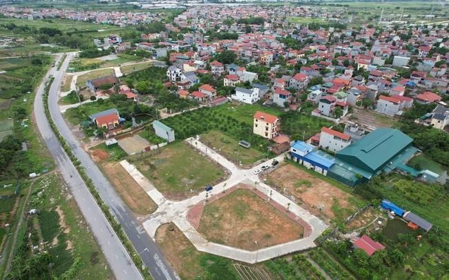 Thị trường bất động sản trầm lắng, một huyện vùng ven Hà Nội vẫn đấu giá thành công tất cả các lô đất - Ảnh 1.