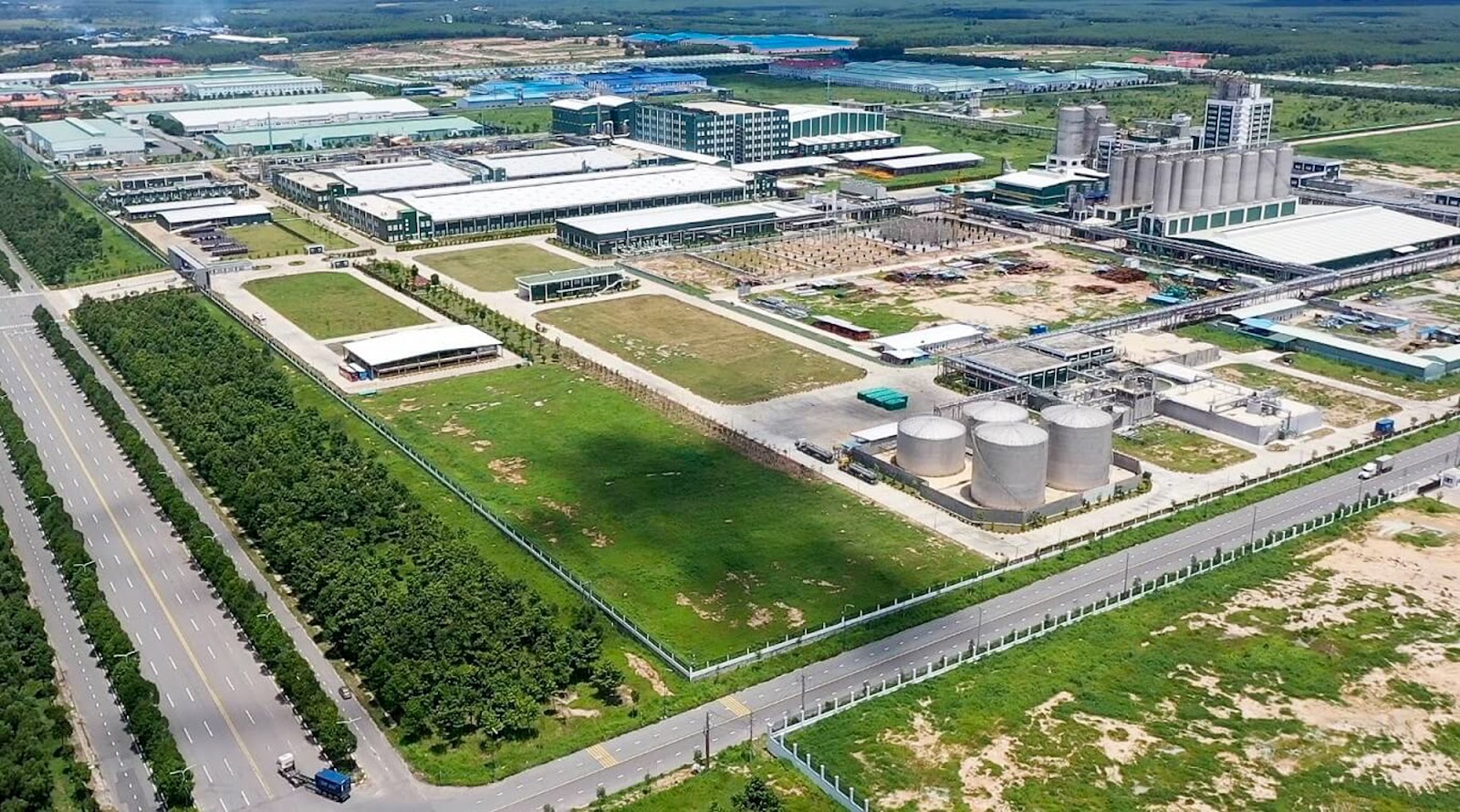 Toàn cảnh thị xã đông dân nhất Việt Nam sắp lên thành phố - Ảnh 4. Toàn cảnh thị xã đông dân nhất Việt Nam sắp lên thành phố - Ảnh 4.