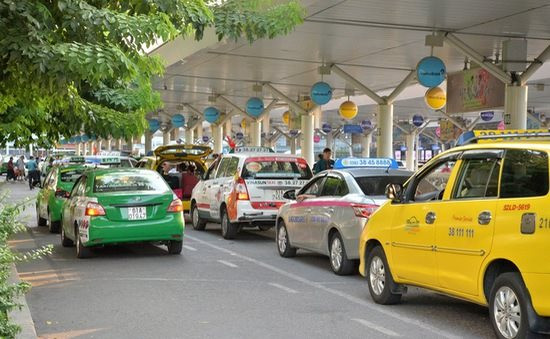 Ông Phạm Nhật Vượng thành lập công ty taxi điện, các hãng taxi truyền thống liền đua nhau chiêu mộ tài xế - Ảnh 1.