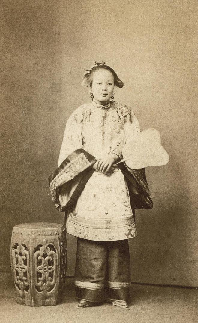 Cận cảnh phụ nữ nhà Thanh cách đây 150 năm: Đôi chân “cực phẩm” khác xa phim ảnh - Ảnh 1.