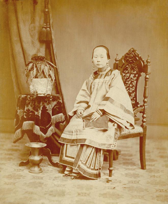 Cận cảnh phụ nữ nhà Thanh cách đây 150 năm: Đôi chân “cực phẩm” khác xa phim ảnh - Ảnh 7.