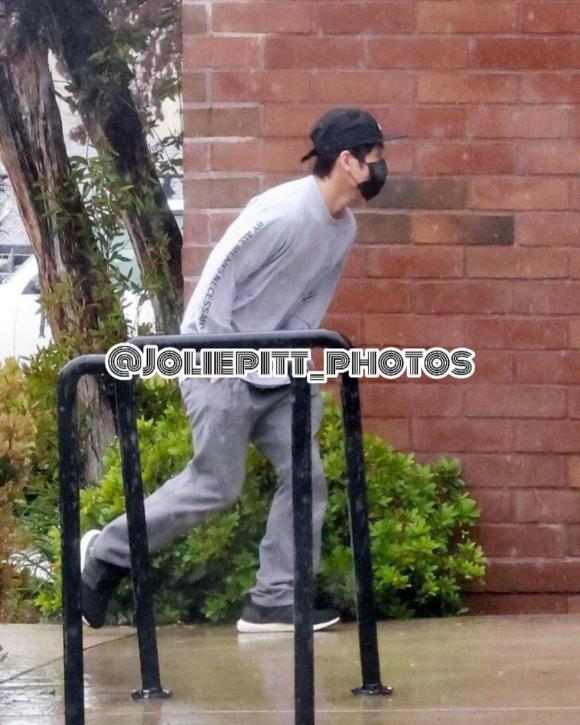 Con trai nuôi gốc Việt của Angelina Jolie đổi khác sau 16 năm ở trời tây: Tinh thần bất ổn, phải đi điều trị tâm lý vì tin đồn thừa kế tài sản? - Ảnh 2. Con trai nuôi gốc Việt của Angelina Jolie đổi khác sau 16 năm ở trời tây: Tinh thần bất ổn, phải đi điều trị tâm lý vì tin đồn thừa kế tài sản? - Ảnh 2.