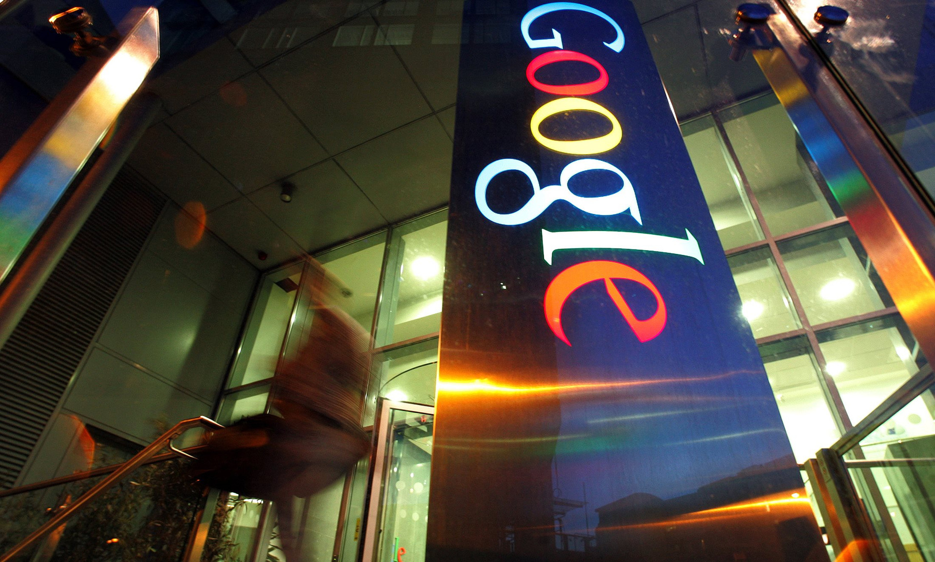 Gạt nước mắt, nhân viên Google viết tâm thư đòi quyền lợi: 'Đừng trở nên xấu xa', chúng tôi phải được thông báo sa thải đàng hoàng và nói lời tạm biệt - Ảnh 2.
