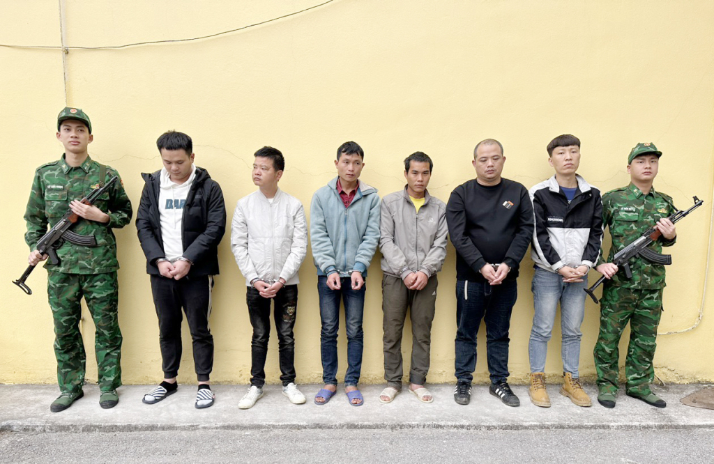 Bắt giữ nhóm đối tượng đưa người Trung Quốc nhập cảnh trái phép vào Việt Nam - Ảnh 1.