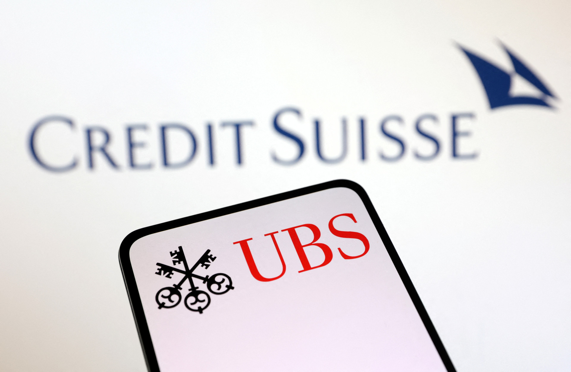 NÓNG: UBS đồng ý mua lại Credit Suisse với giá 3,2 tỷ USD - Ảnh 1.