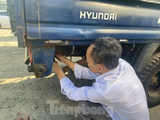 Ô tô đến hạn đăng kiểm xếp hàng dài, Giám đốc trung tâm ở Đắk Lắk nói gì? - Ảnh 3.