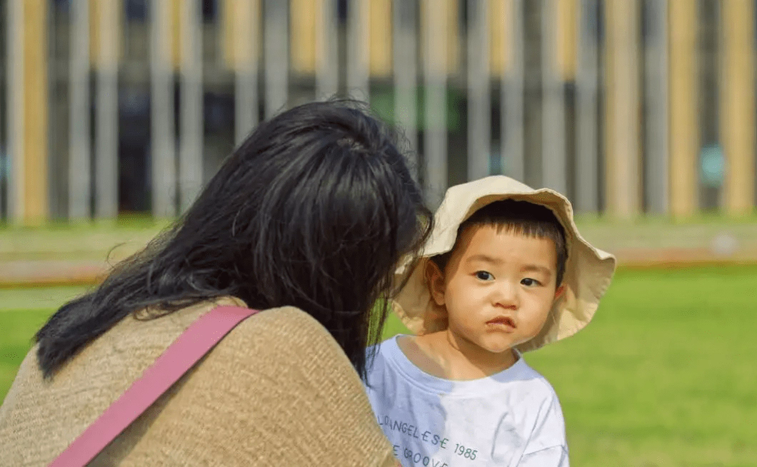 Vì sao đứa trẻ được nuôi dạy bởi người mẹ &quot;khéo ăn, khéo nói&quot; thường nhút nhát, lầm lì? – Đây là 2 lý do cực kỳ thuyết phục! - Ảnh 2.