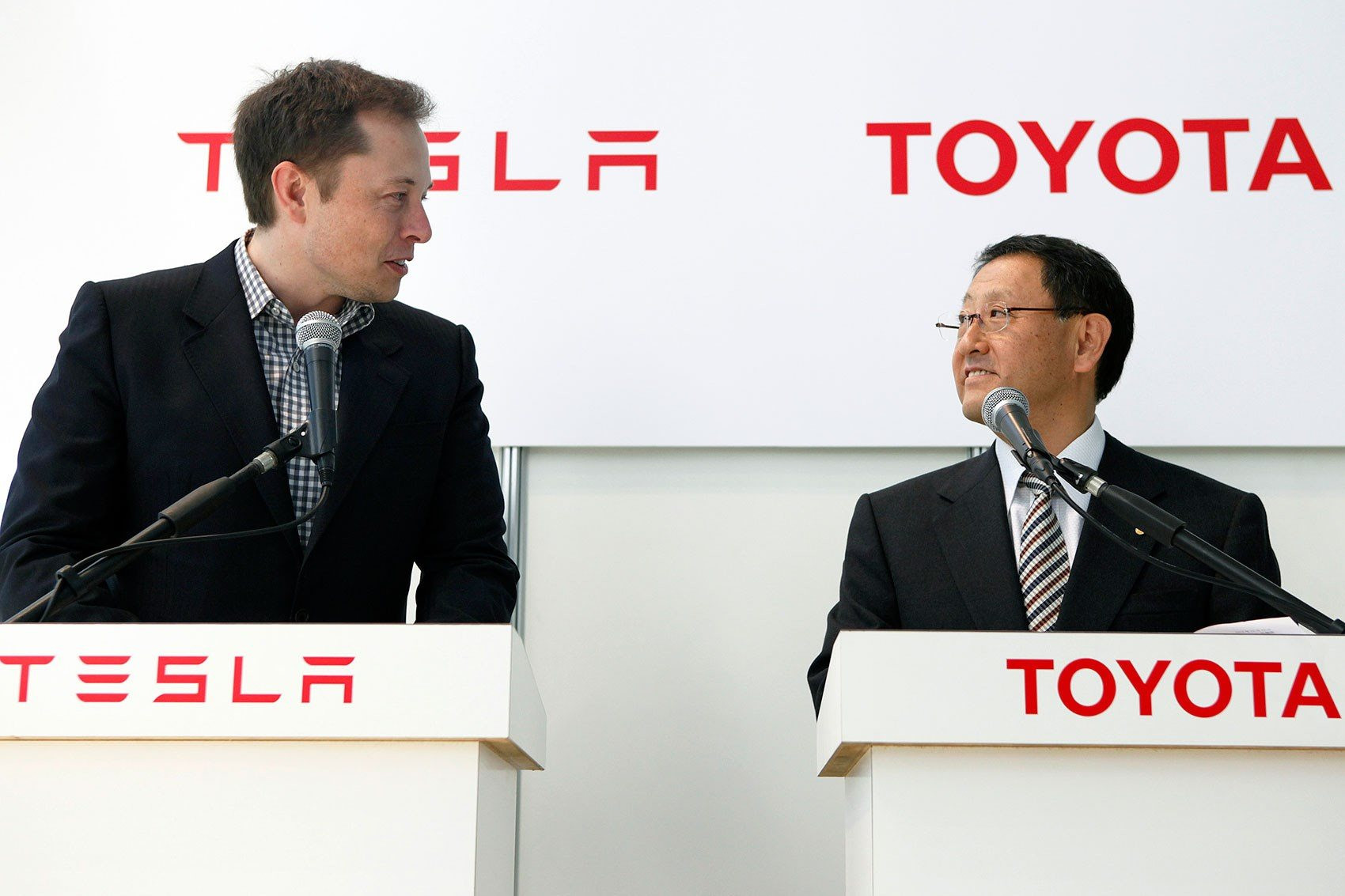 Các ông lớn Nhật Bản đã 'nhường' thị trường xe điện cho Tesla, BYD và Volkswagen như thế nào? - Ảnh 1.