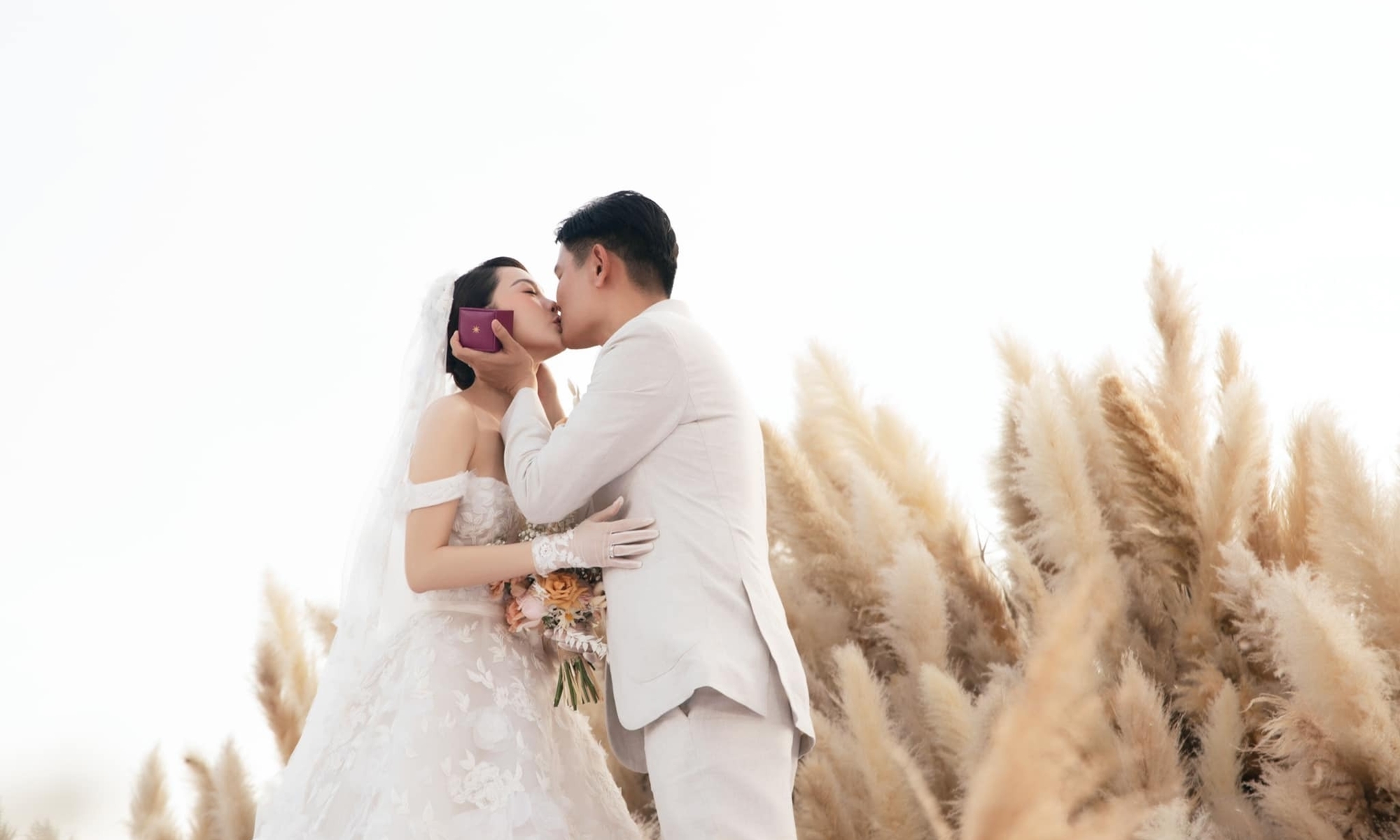 1001 quy định khắt khe đám cưới Vbiz: Hà Tăng - Linh Rin 'kín toàn tập' chuẩn hào môn, một sao Việt chỉ mời 50 khách - Ảnh 9. 1001 quy định khắt khe đám cưới Vbiz: Hà Tăng - Linh Rin 'kín toàn tập' chuẩn hào môn, một sao Việt chỉ mời 50 khách - Ảnh 9.