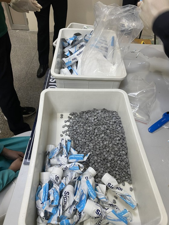 Bắt 2 nghi can trong vụ vận chuyển hơn 11kg ma túy từ Pháp về sân bay Tân Sơn Nhất - Ảnh 7.