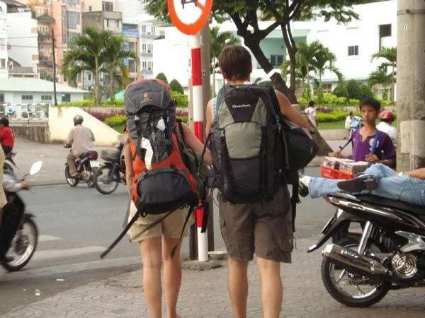 Du lịch Việt Nam đau đầu giải bài toán khách quốc tế: Chọn &quot;Tây ba lô&quot; hay du khách sang chảnh? - Ảnh 1.
