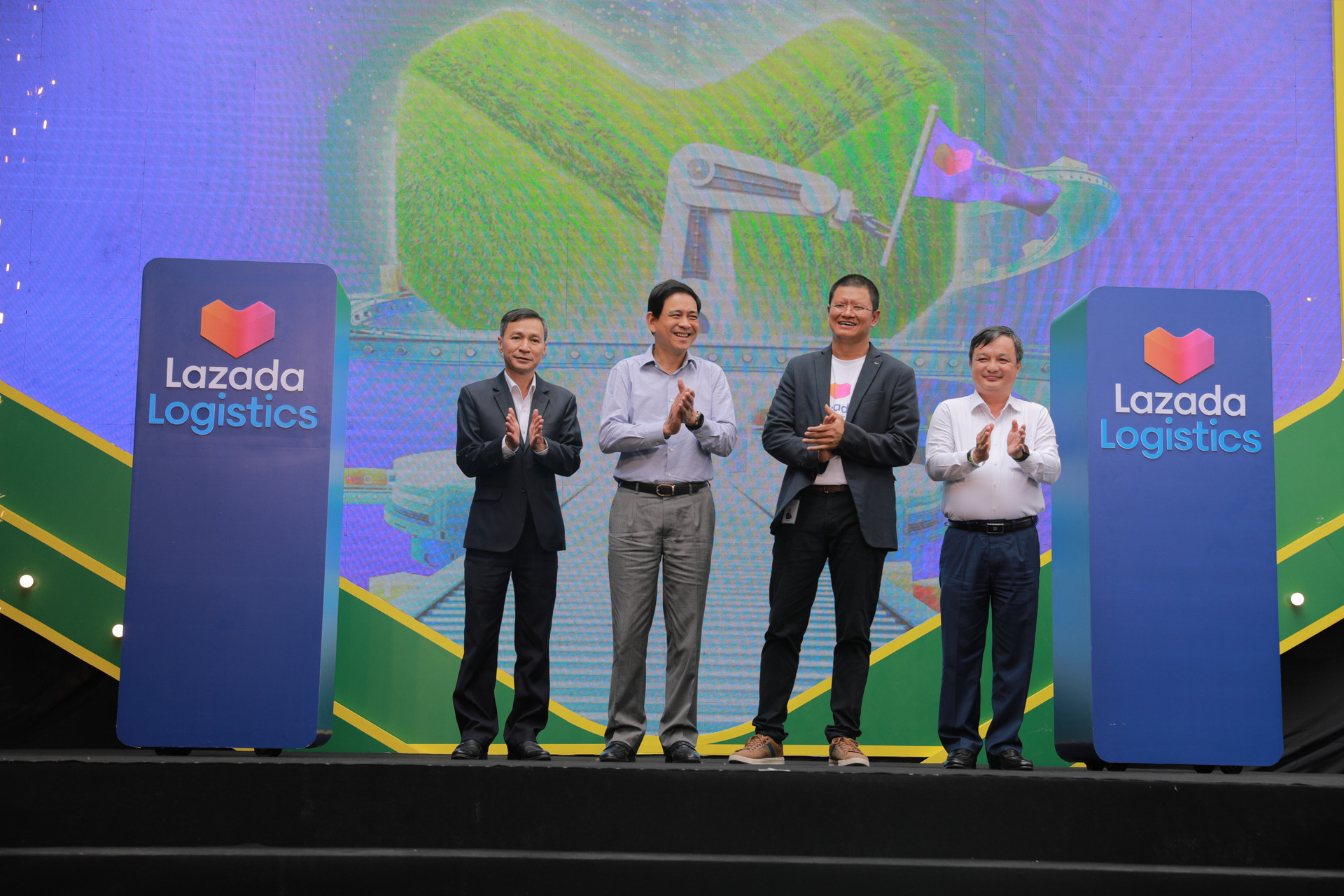 &quot;Mạnh vì gạo, bạo vì tiền&quot;, Lazada Logistics ra mắt trung tâm chia chọn thứ 3 tại Việt Nam: Rộng 20.000m2, camera 6 chiều cân đo kiện hàng 3D tự động - Ảnh 14.