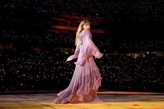 Nữ hoàng nhạc Pop Taylor Swiff: Không chỉ hát hay mà còn giỏi đầu tư BĐS, tuổi 33 rực rỡ với tour diễn thế kỷ 600 triệu USD, phá vỡ kỷ lục cao nhất mọi thời đại - Ảnh 1.