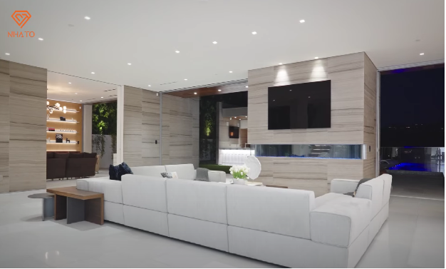 Có gì ở căn siêu biệt thự gần 900 tỷ đồng với 7 phòng ngủ, 13 phòng tắm trên đỉnh Beverly Hills: Không gian đỉnh cao sang trọng, đến cả nhà vệ sinh cũng có TV - Ảnh 2. Có gì ở căn siêu biệt thự gần 900 tỷ đồng với 7 phòng ngủ, 13 phòng tắm trên đỉnh Beverly Hills: Không gian đỉnh cao sang trọng, đến cả nhà vệ sinh cũng có TV - Ảnh 2.