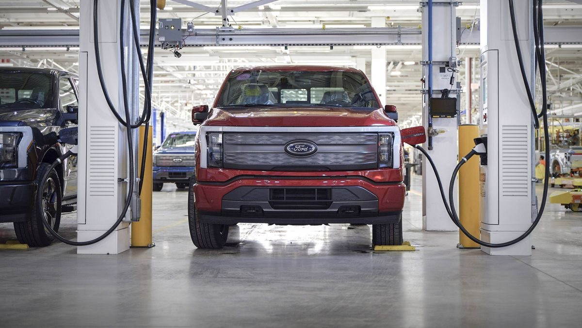 Ford báo lỗ tỷ USD vì làm xe điện - Ảnh 1.