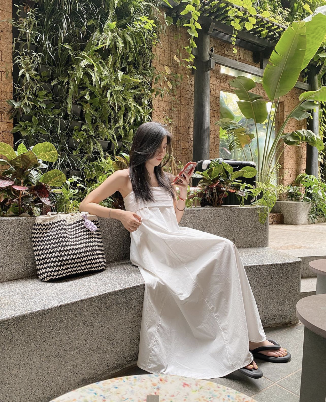 Hà Chu cho rằng chính chúng ta - các khách hàng cũng có một phần lỗi (Ảnh: Nhân vật cung cấp)