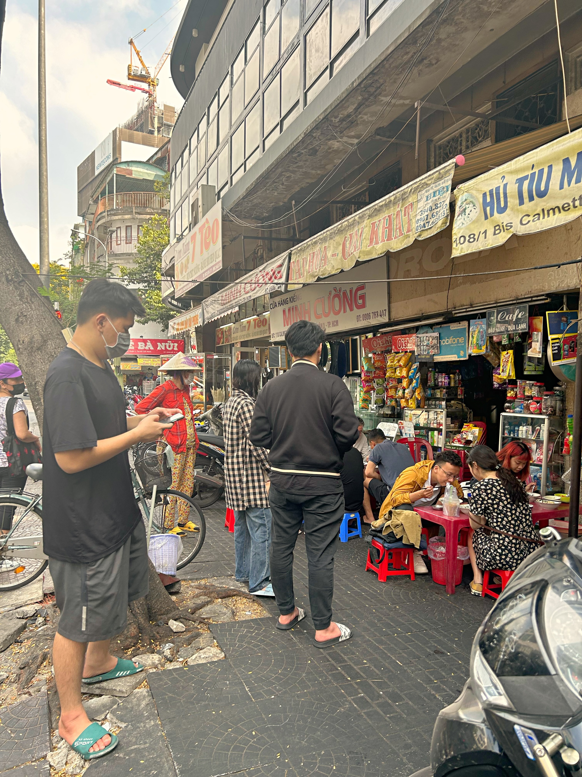 Tiệm hủ tiếu mì cá 80 năm ở Quận 1 đến ăn phải chấp nhận nguyên tắc &quot;thay chỗ&quot; - Ảnh 9.