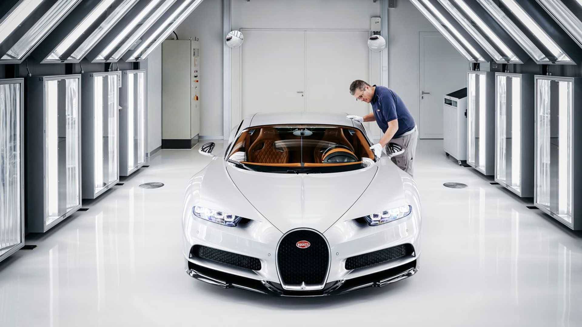 Bugatti mất 600 tới 700 giờ chỉ để sơn một xe - Ảnh 2.