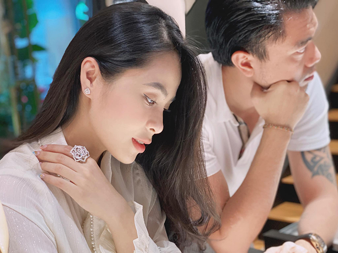 Một năm mua 2 xe Porsche, vợ chồng ca nương Kiều Anh giàu có thể nào? - Ảnh 7. Một năm mua 2 xe Porsche, vợ chồng ca nương Kiều Anh giàu có thể nào? - Ảnh 7.