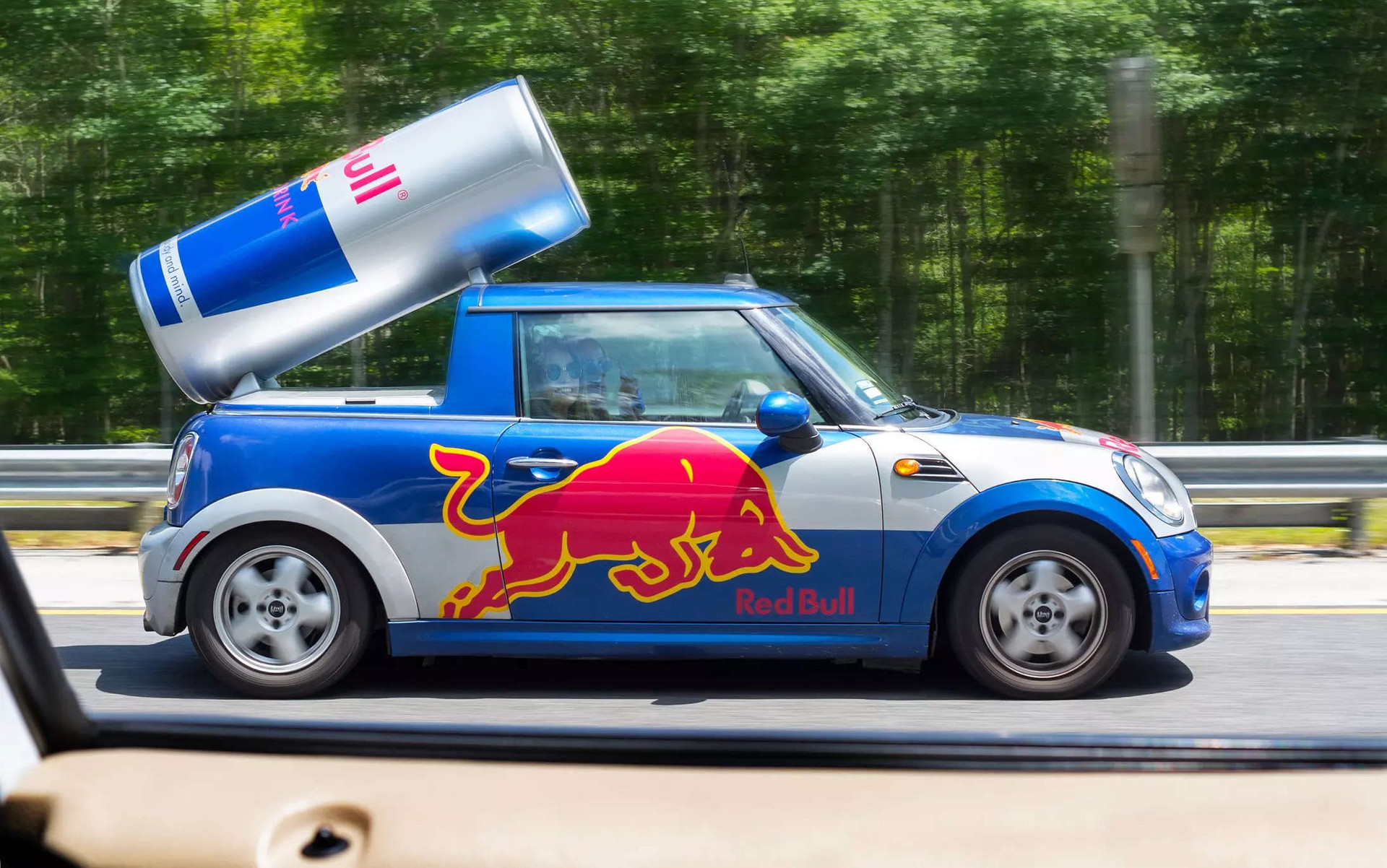 Bí mật đen tối của gia tộc Redbull: Ông nội tay trắng thành tỷ phú, cháu đích tôn ăn chơi sa đọa, được mệnh danh là 'người thừa kế không thể đụng đến' ở Thái Lan - Ảnh 2.