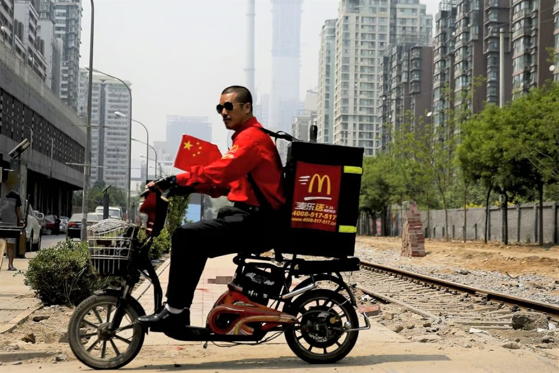 McDonald’s ở xứ sở Trung Quốc: Mỗi 10 tiếng mở một chi nhánh mới, chỉ bán khoai tây chiên, burger tự tin cạnh tranh với  2,6 triệu nhà hàng khác - Ảnh 1.