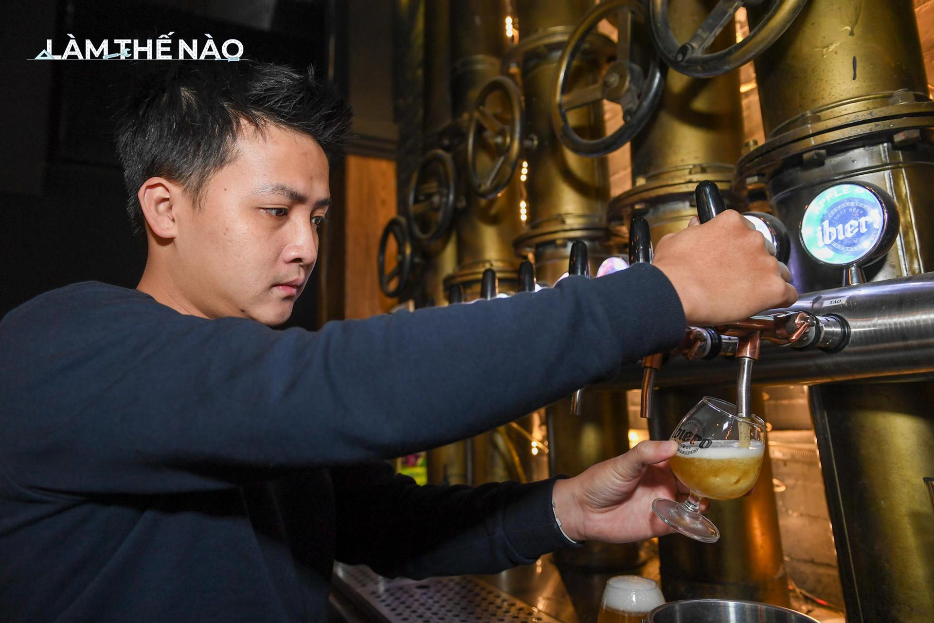 ‏Cận cảnh quá trình làm ra loại bia thơm mùi cốm Hà Nội, ăn được với cả lòng lợn lẫn tôm hùm - Ảnh 15.