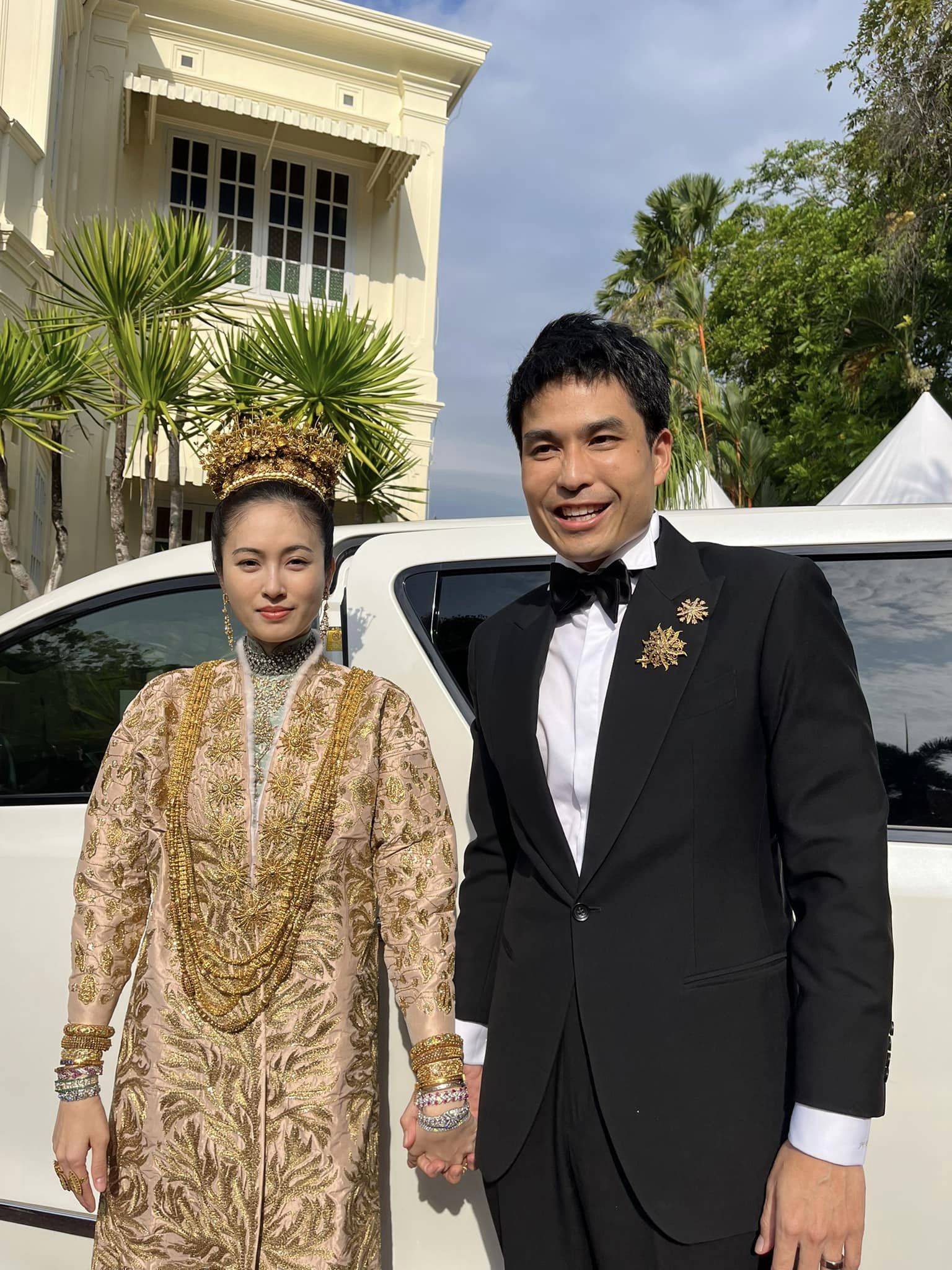 Nong Poy: Từ hành trình chuyển giới không dễ dàng đến cái kết hạnh phúc bên người thừa kế điển trai ở Phuket - Ảnh 12.