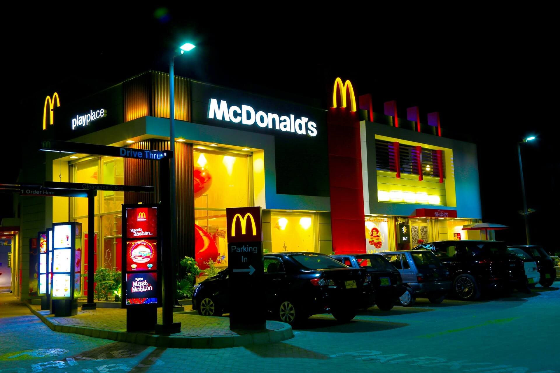 ‘Quái vật’ McDonald’s: Chủ đất lớn thứ 6 trên thế giới, chuyên đi buôn BĐS, bán khoai tây chiên, burger chỉ là phụ - Ảnh 2.