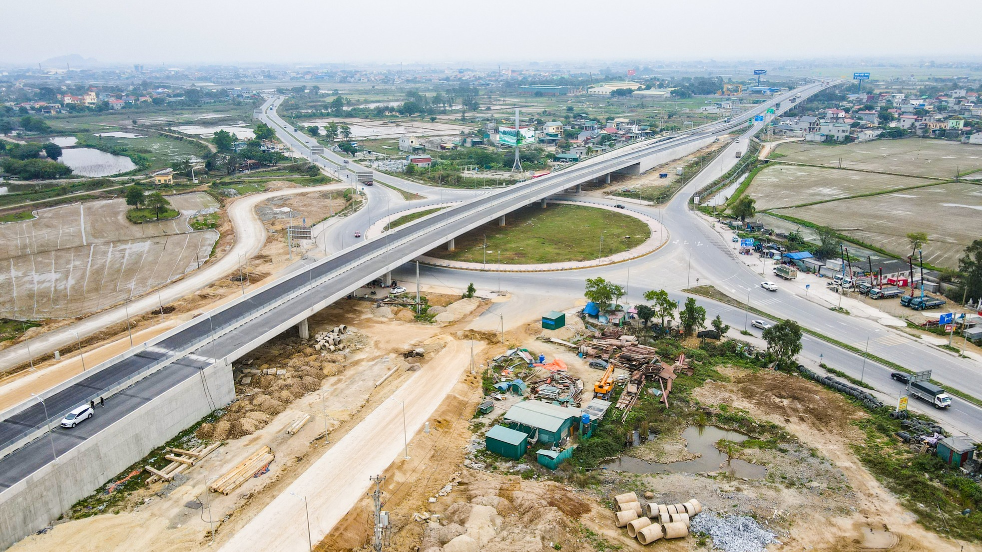 Toàn cảnh cao tốc hơn 12.000 tỷ đồng nối Ninh Bình - Thanh Hóa sắp thông xe - Ảnh 1.