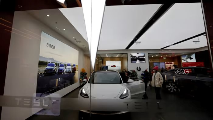 Quên mất Trung Quốc là 'trùm' giá rẻ, Elon Musk chịu thua đau vì giảm giá xe quá đà, mất thị phần vào tay các hãng xe điện non trẻ - Ảnh 2.
