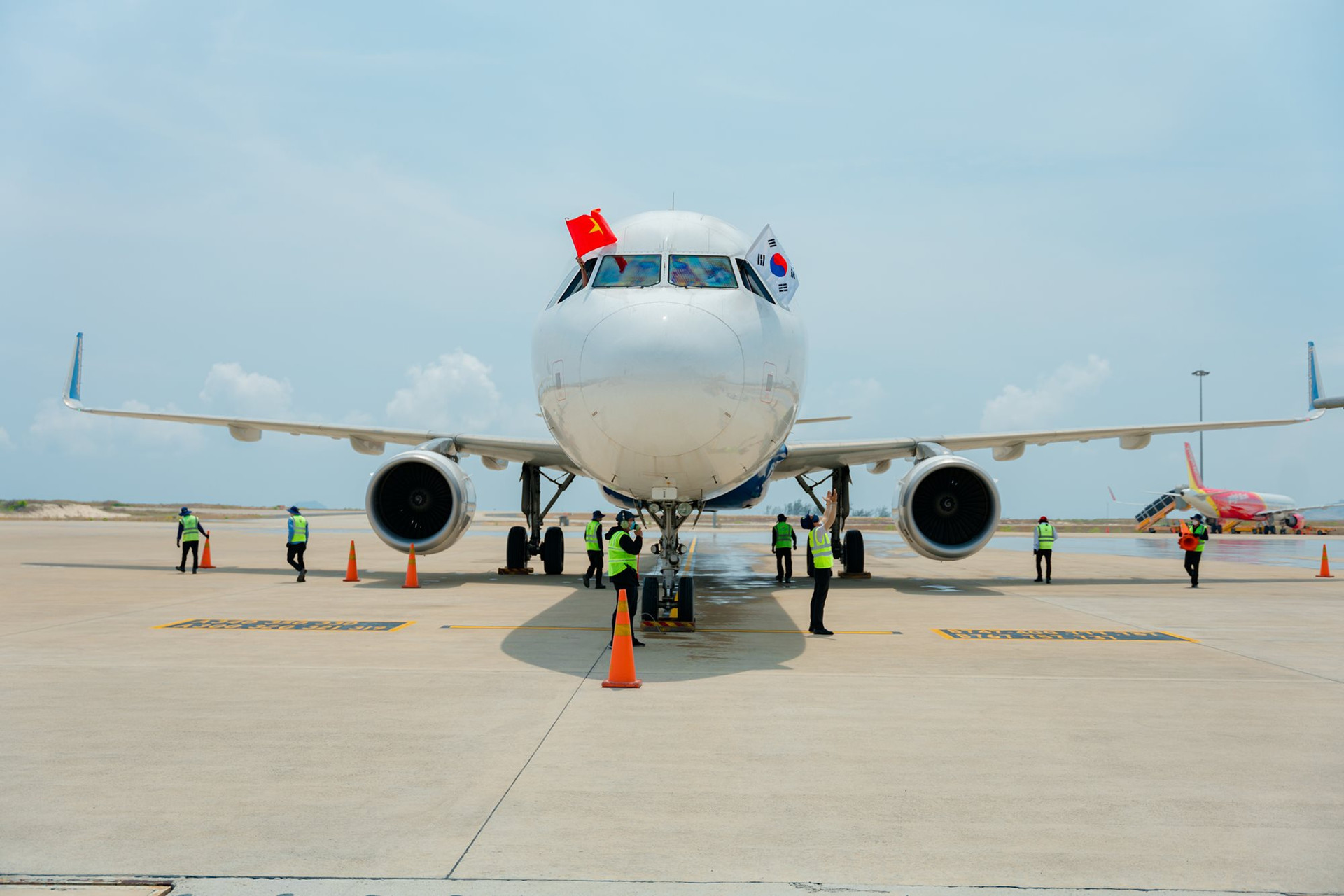 Vietravel Airlines đánh thị trường ngách để tránh các ‘anh lớn’: Mở chuỗi 11 chuyến bay charter chở 2.200 du khách từ Deagu - Hàn Quốc đến Nha Trang - Ảnh 2.