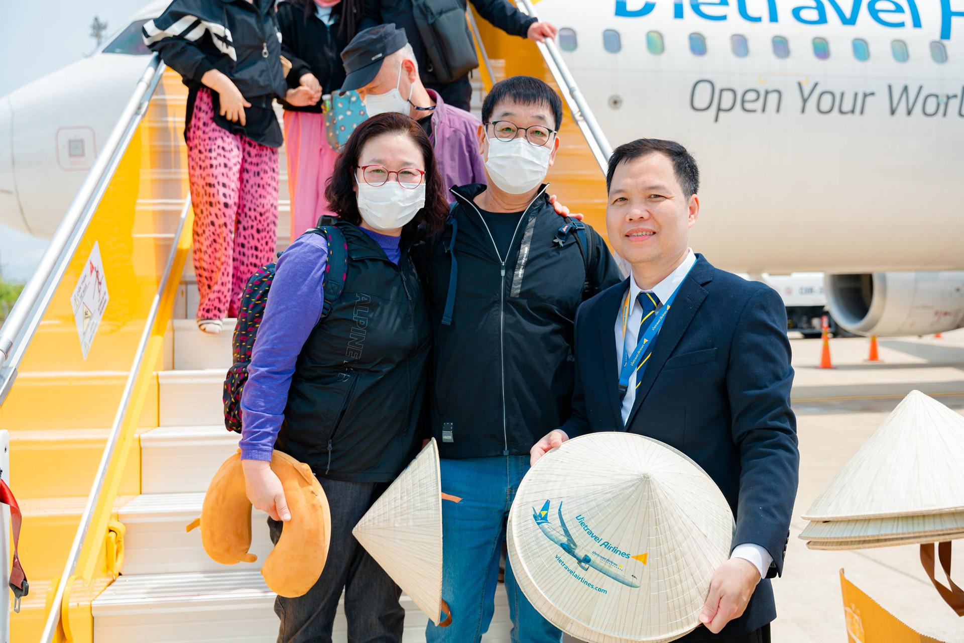 Vietravel Airlines đánh thị trường ngách để tránh các ‘anh lớn’: Mở chuỗi 11 chuyến bay charter chở 2.200 du khách từ Deagu - Hàn Quốc đến Nha Trang - Ảnh 3.