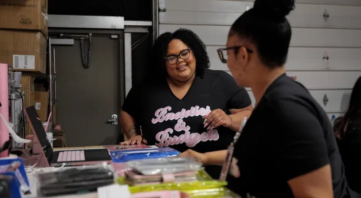 Cô gái 31 tuổi ‘mách nước’ kiếm gần 20 tỷ đồng trong 2 năm: Tất cả chỉ nhờ vài chiếc phong bì - Ảnh 1.