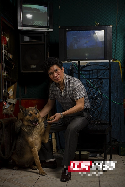 Ngôi nhà 80m2 siêu &quot;cứng đầu&quot; ở Trung Quốc: Gia chủ nghỉ việc, lắp hẳn 18 camera, nuôi 4 con chó để theo dõi, chỉ rời đi khi được bồi thường thỏa đáng - Ảnh 3.