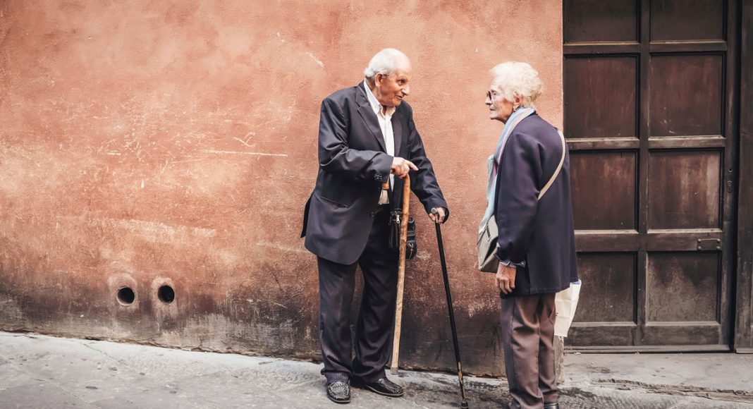 Theo chuyên gia, những người thấp hơn có thể sống lâu hơn, lý do có thể khiến bạn bất ngờ - Ảnh 1.