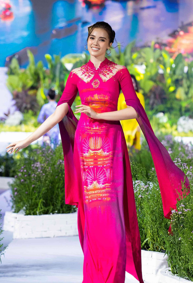 Quảng bá du lịch ra thế giới qua bộ sưu tập áo dài Ngọc Viễn Đông của NTK Đỗ Trịnh Hoài Nam - Ảnh 9.