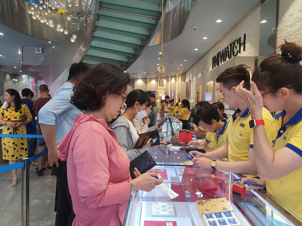 Tổng Giám đốc PNJ kể chuyện tăng thị phần trong &quot;mùa gió ngược&quot;: Giữa vùng nhiễu động không khí, không phải tất cả máy bay đều đi xuống - Ảnh 1.