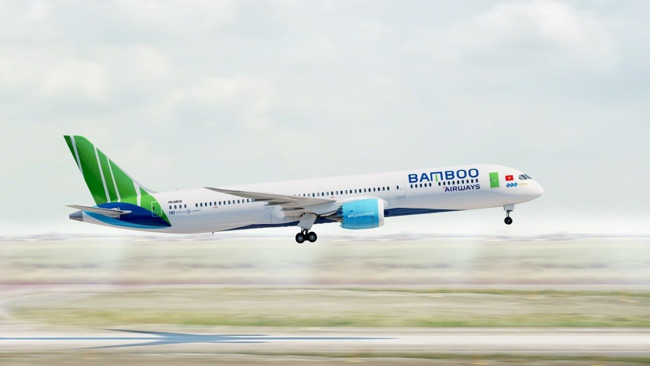 Trước khi FLC có ý định bán, Bamboo Airways ước lỗ gần 16.800 tỷ đồng trong năm 2022, vượt qua cả Vietnam Airlines - Ảnh 1.