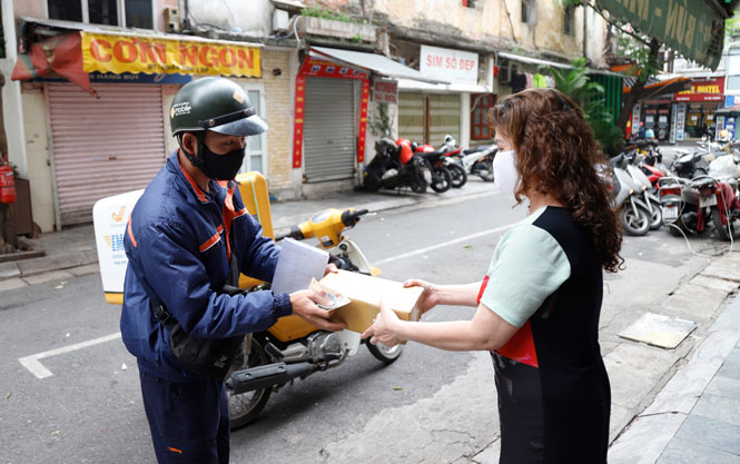 Những trạm nhận hàng hộ khi chủ nhân đi vắng tại Trung Quốc: Không còn nỗi lo thất lạc đồ - Ảnh 1.