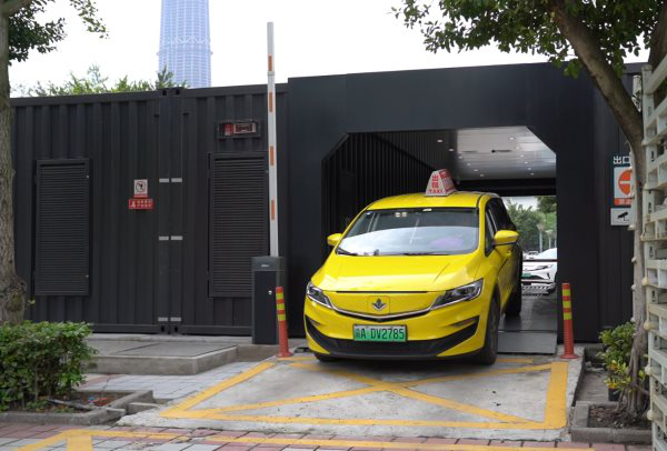 100% Taxi điện: Mục tiêu sắp hoàn thành ở Trung Quốc, riêng Bắc Kinh chi tới 1,3 tỷ USD để đổi hết sang xe điện - Ảnh 2.
