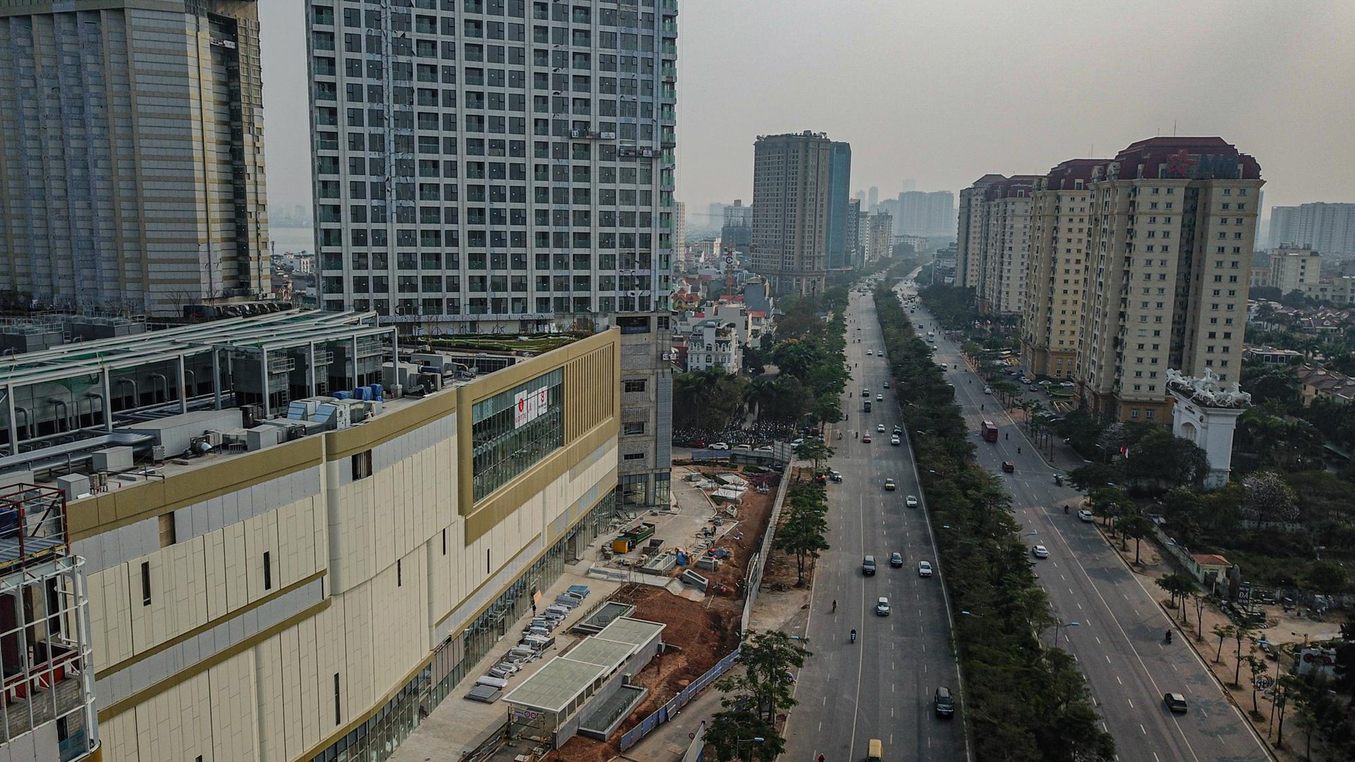 [Photo Essay] Toàn cảnh trung tâm thương mại đắt nhất Hà Nội ngay sát khu nhà giàu Ciputra - Ảnh 2.