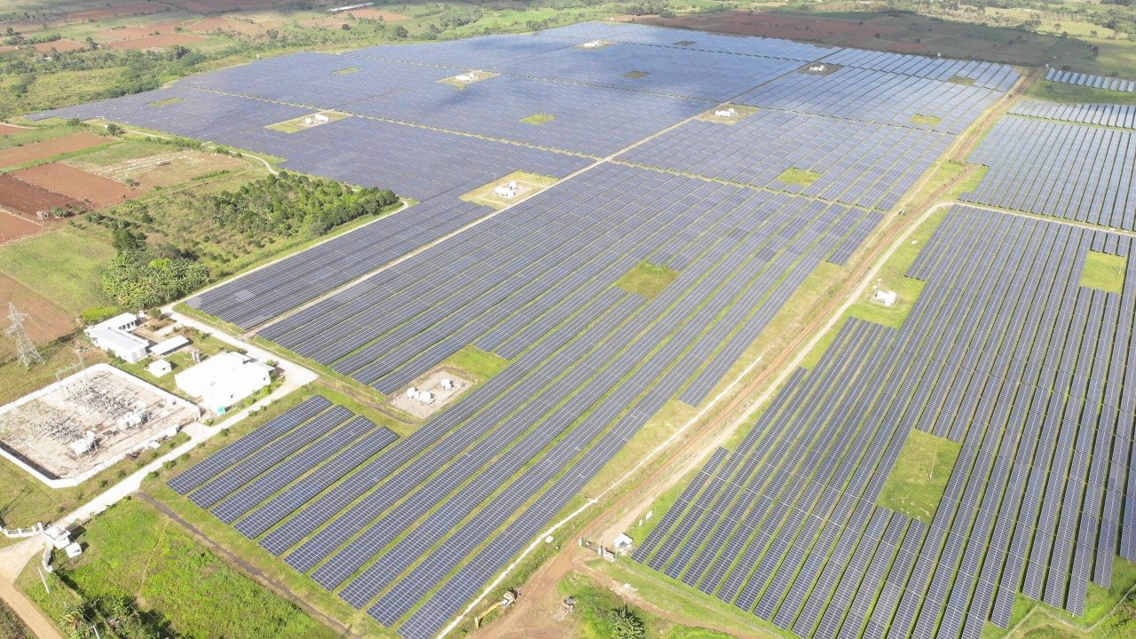 Một đại gia điện lực hàng đầu Singapore mua 2 nhà máy điện mặt trời tại Phú Yên, tổng công suất 100 MWp - Ảnh 1.